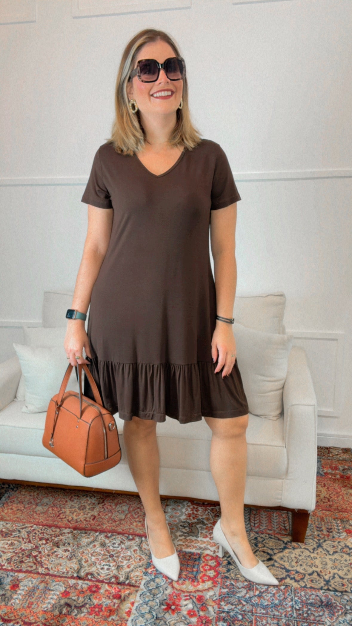 Vestido com Babado Gola V e Manga Curta Verona